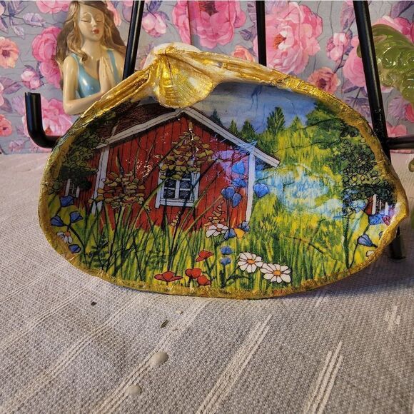 DECOUPAGE CLAM SHELL DECOUPAGE RED BARN TRINKET DISH - Picture 3 of 8